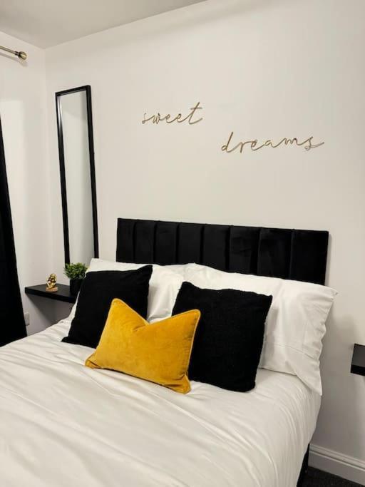Luxury Cozy 3 Bed Apartment 5Mins From City - Free Parking! Nottingham Exteriör bild