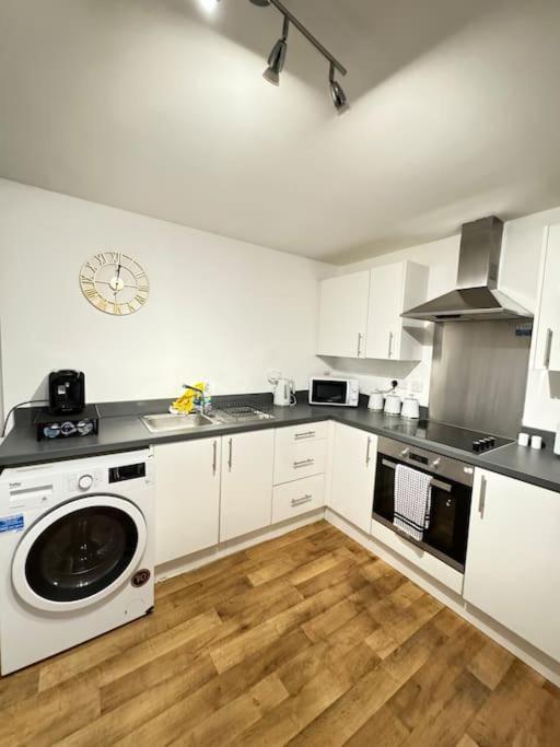 Luxury Cozy 3 Bed Apartment 5Mins From City - Free Parking! Nottingham Exteriör bild