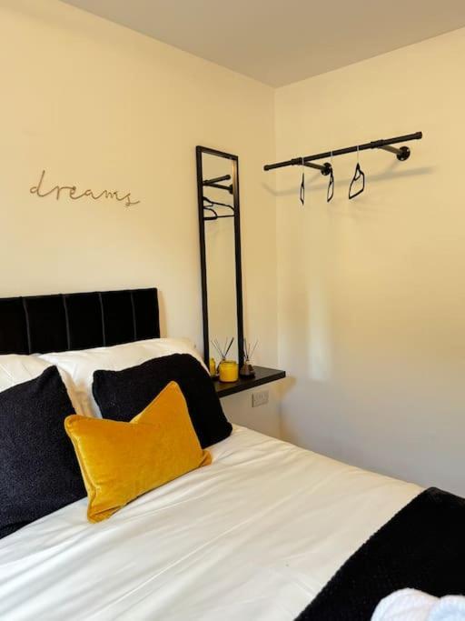 Luxury Cozy 3 Bed Apartment 5Mins From City - Free Parking! Nottingham Exteriör bild